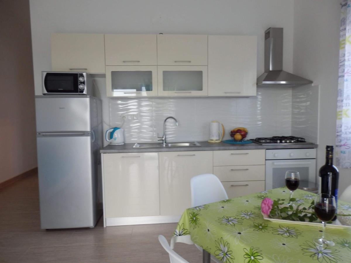 Apartman Laura Tribalj Exterior foto